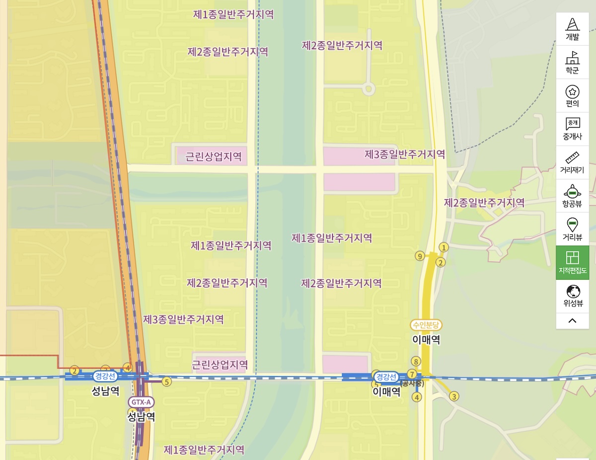 네이버에서 지적편집도를 켜면 용도지역을 확인할 수 있습니다.